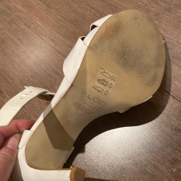 Aldo pillow white stiletto heels with gold buckle - Picture 2 of 2